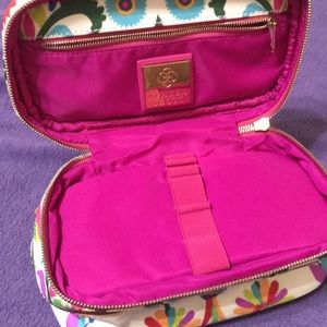 Kendra Scott travel makeup bag